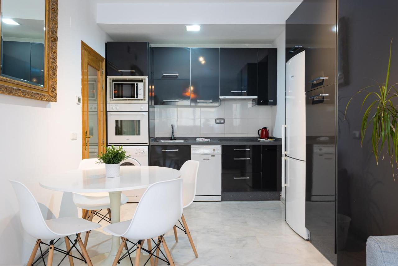 Holidays2Malaga Carrera Capuchinos Free Parking Aircon Downtown Exterior photo